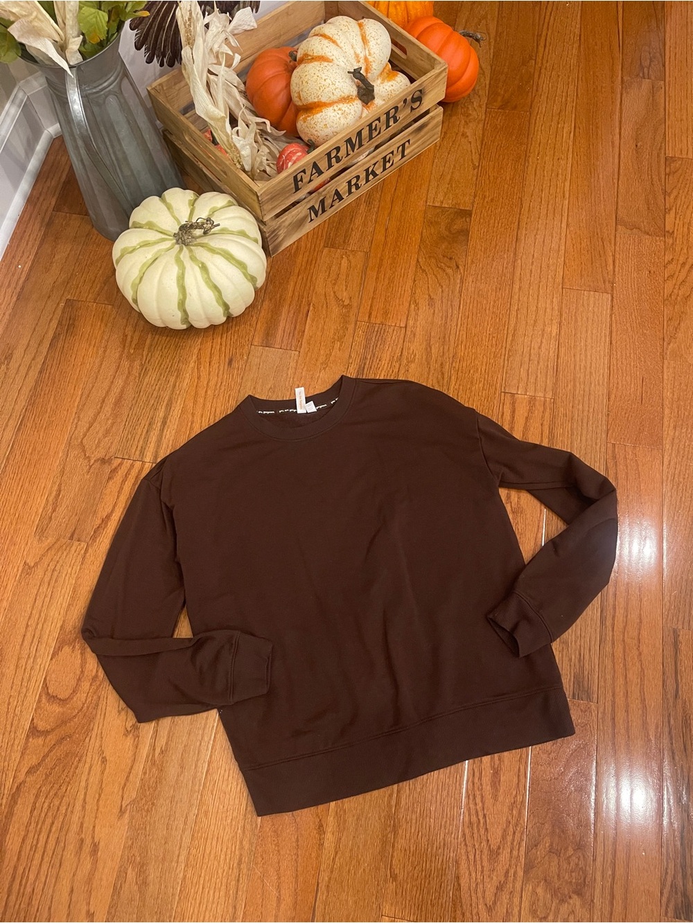 Joyspun Women's brown crewneck long sleeve sweatshirt pullover Small